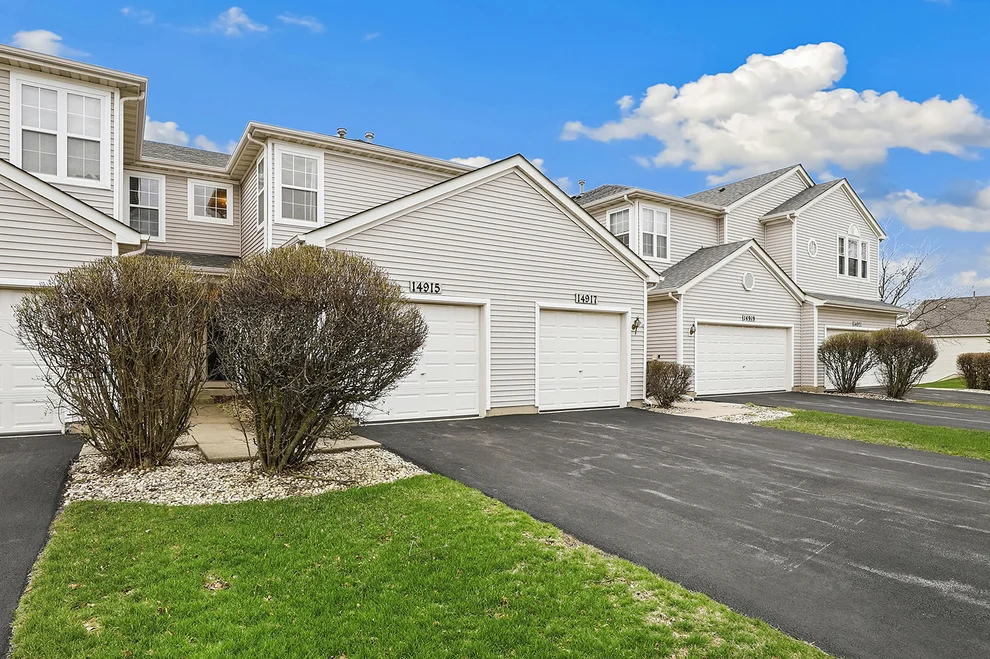 Unit for sale at 14915 W Victoria Crossing, Lockport, IL 60441