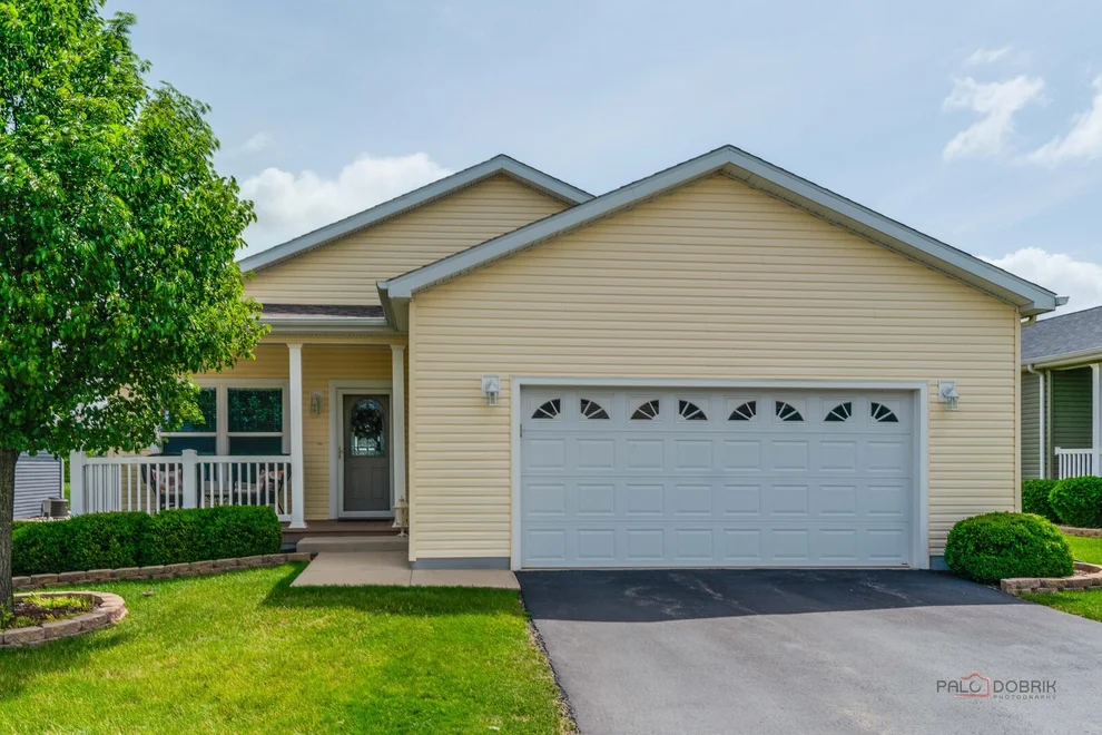 Unit for sale at 1459 Equestrian Drive, Grayslake, IL 60030