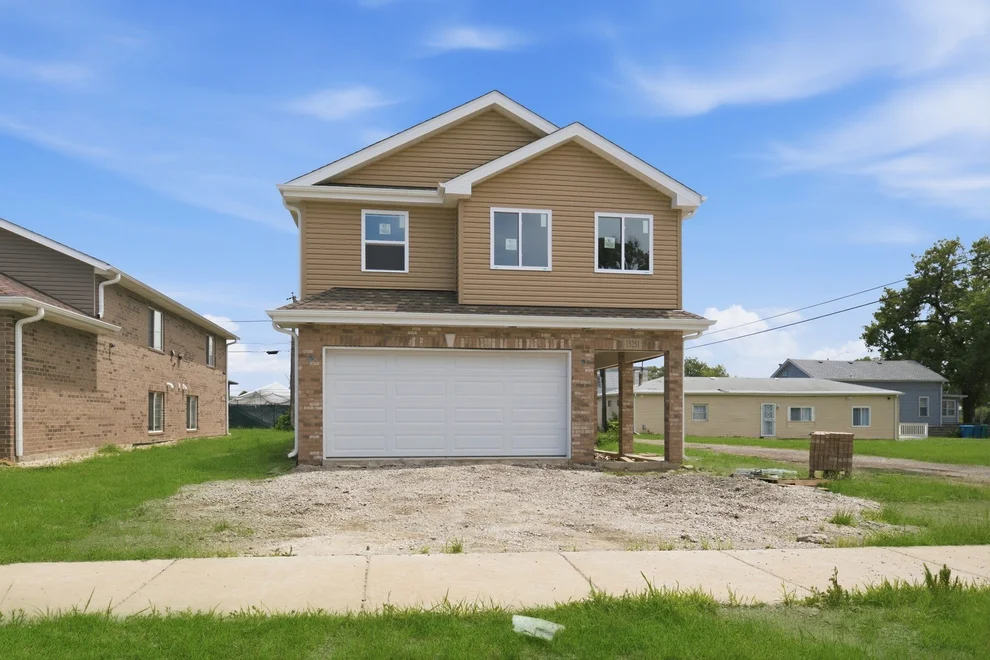 Unit for sale at 15251 7th Avenue, Phoenix, IL 60426