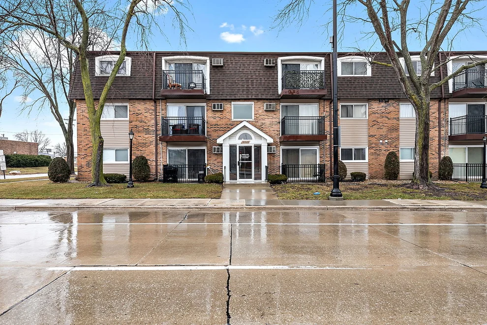 Unit for sale at 10540 Ridgeland Avenue, Chicago Ridge, IL 60415