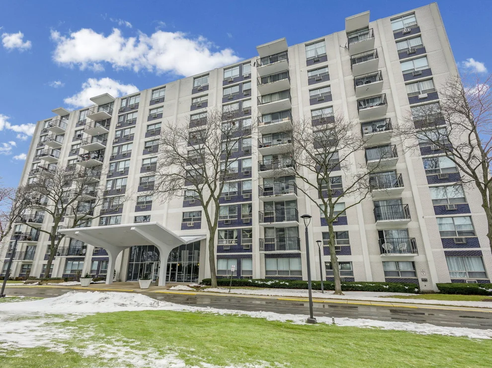 Unit for sale at 9009 Golf Road, Des Plaines, IL 60016