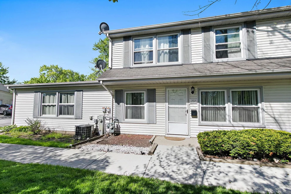 Unit for sale at 1797 Queensbury Circle, Hoffman Estates, IL 60169