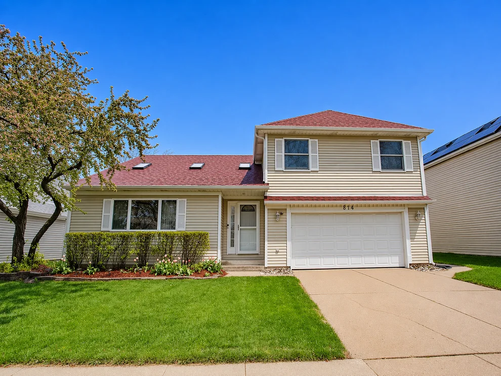 Unit for sale at 814 Dunhill Drive, Buffalo Grove, IL 60089