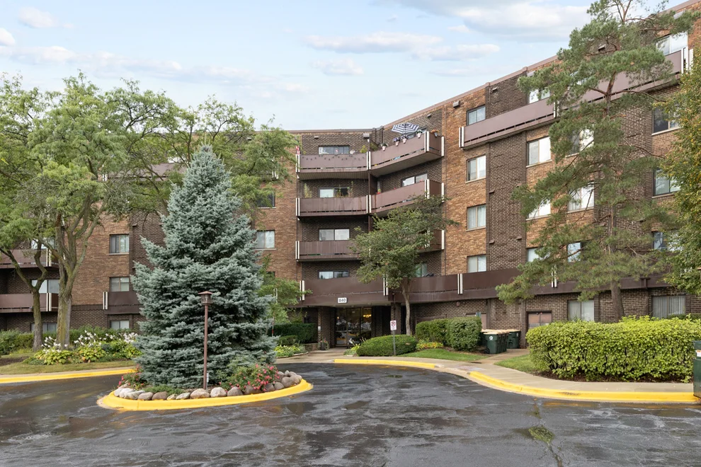 Unit for sale at 840 Wellington Avenue, Elk Grove Village, IL 60007