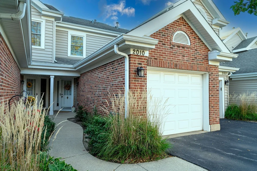 Unit for sale at 2010 N Stillwater Road, Arlington Heights, IL 60004