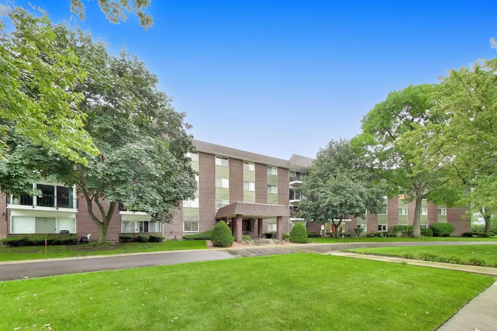 Unit for sale at 1030 S Fernandez Avenue, Arlington Heights, IL 60005