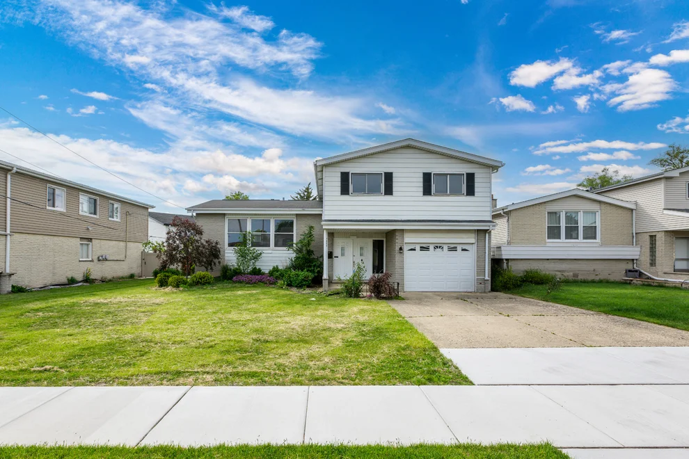Unit for sale at 9804 N Lauren Lane, Niles, IL 60714