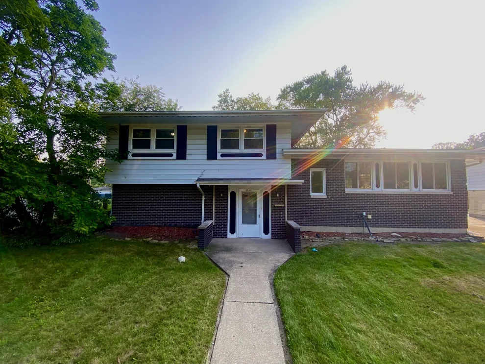 Unit for sale at 18964 WILDWOOD Avenue, Lansing, IL 60438