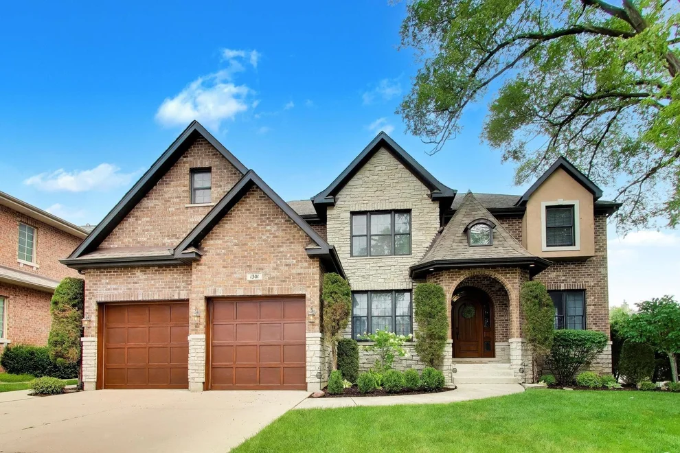 Unit for sale at 1301 N Chicago Avenue, Arlington Heights, IL 60004