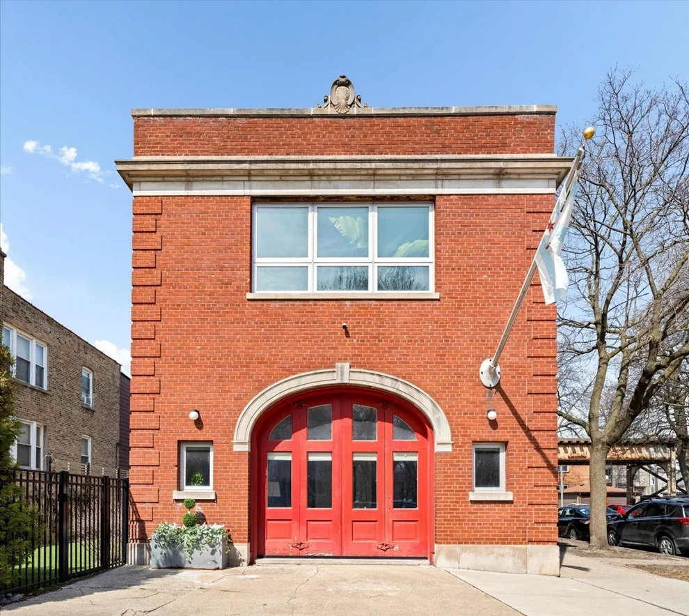 Unit for sale at 2100 W Eastwood Avenue, Chicago, IL 60625