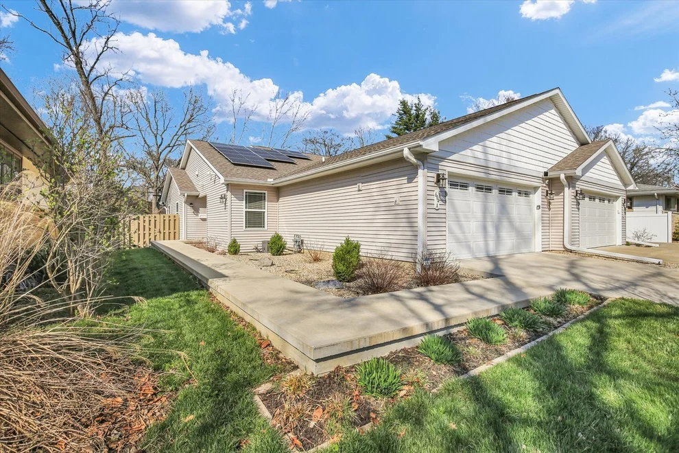 Unit for sale at 604 E Harding Drive, Urbana, IL 61801
