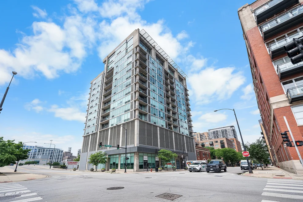 Unit for sale at 700 W Van Buren Street, Chicago, IL 60607