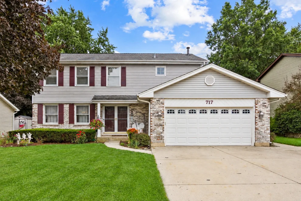 Unit for sale at 717 S Point Drive, Schaumburg, IL 60193