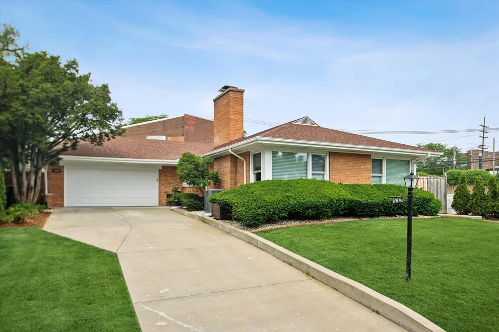 Unit for sale at 9130 Kenton Avenue, Skokie, IL 60076