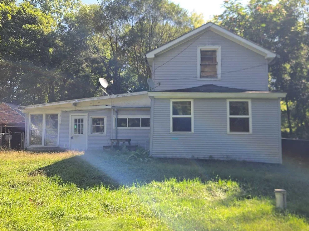 Unit for sale at 1915 River Street, Jackson, MI 49202