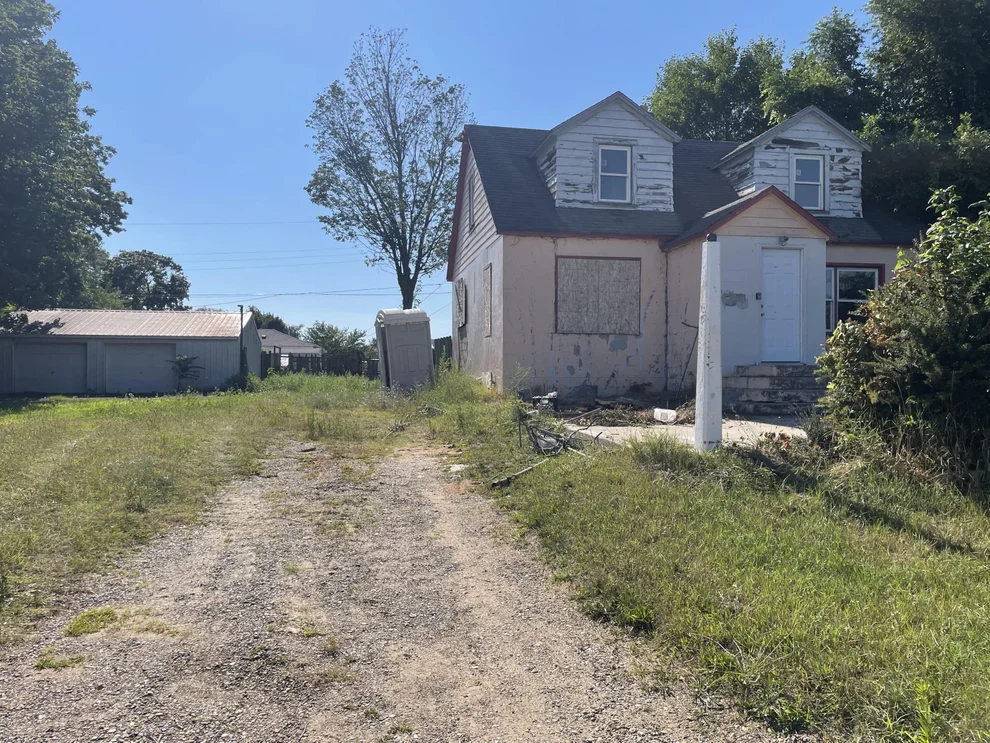 Unit for sale at 612 N Crystal Avenue, Benton Harbor, MI 49022
