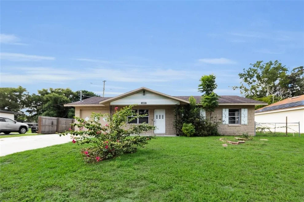 Unit for sale at 207 ELAINE DRIVE, AUBURNDALE, FL 33823