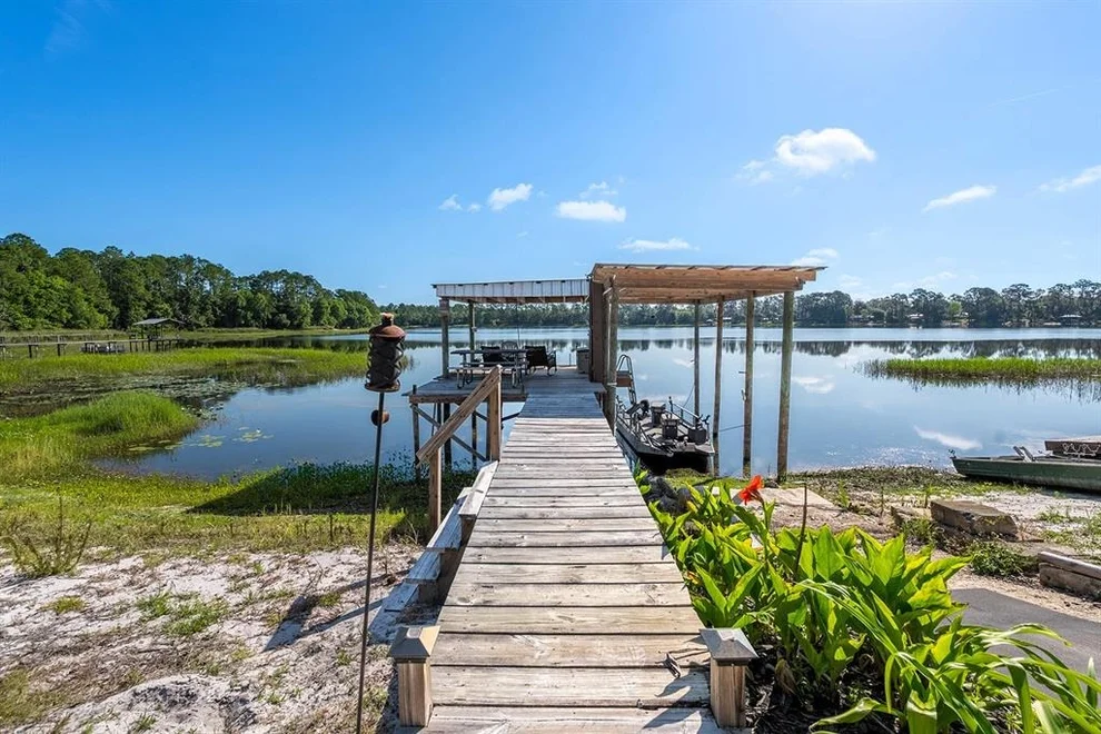 Unit for sale at 588 S COUNTY ROAD 21, HAWTHORNE, FL 32640