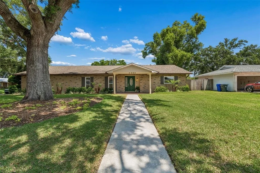 Unit for sale at 1302 GLENGREEN LANE, LAKELAND, FL 33813