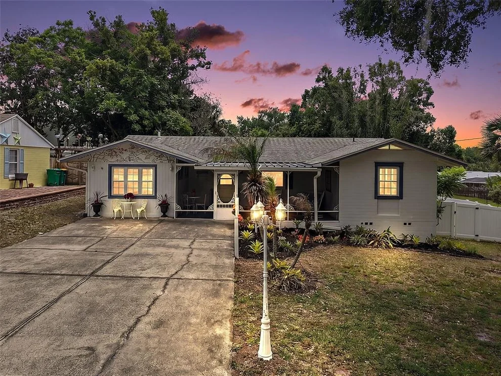 Unit for sale at 422 W 11TH AVENUE, MOUNT DORA, FL 32757