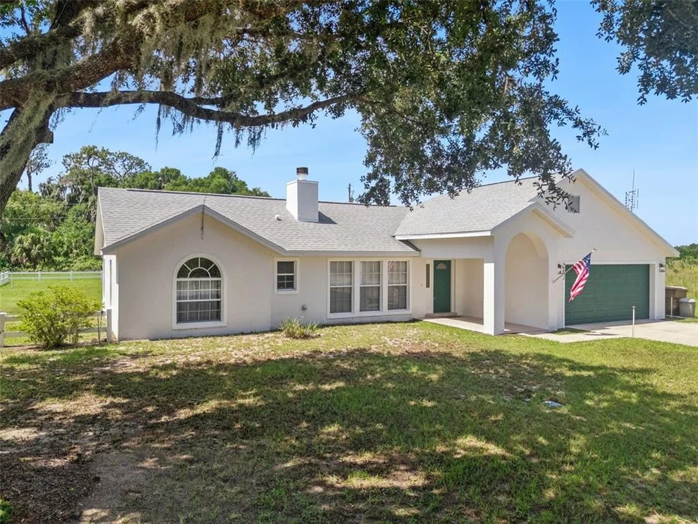 Unit for sale at 40932 MAXWELL ROAD, UMATILLA, FL 32784