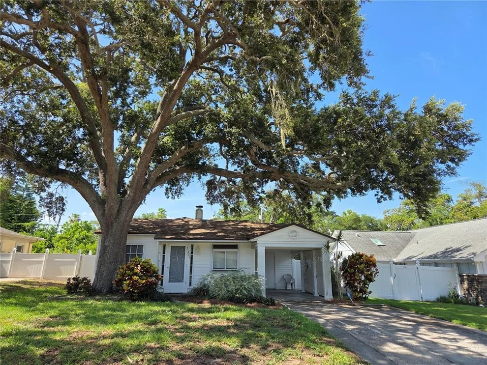 Unit for sale at 321 WILDWOOD WAY, BELLEAIR, FL 33756