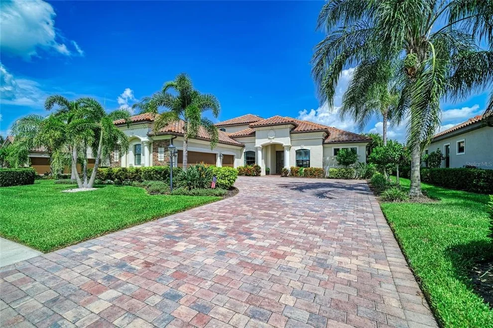 Unit for sale at 5664 CLOVERLEAF RUN, LAKEWOOD RANCH, FL 34211