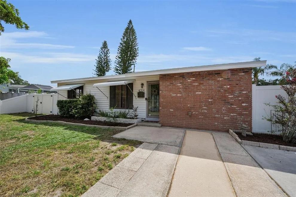 Unit for sale at 6701 ORCHARD DRIVE N, ST PETERSBURG, FL 33702