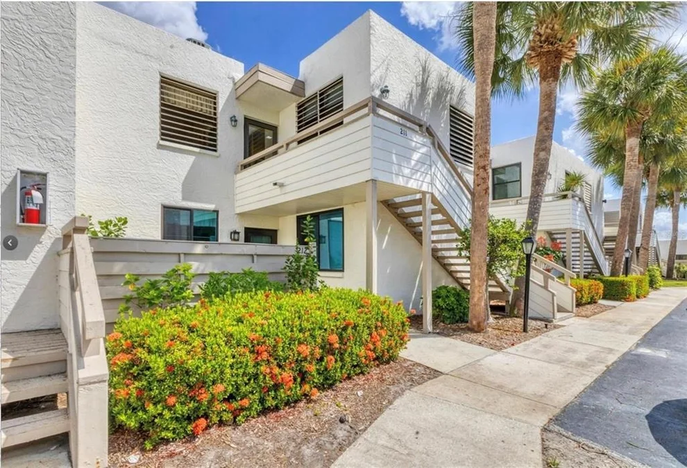Unit for sale at 211 LAKEWOOD DRIVE, BRADENTON, FL 34210