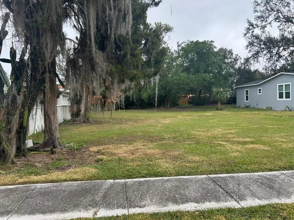 Unit for sale at 701 DRIVE, LAKELAND, FL 33801