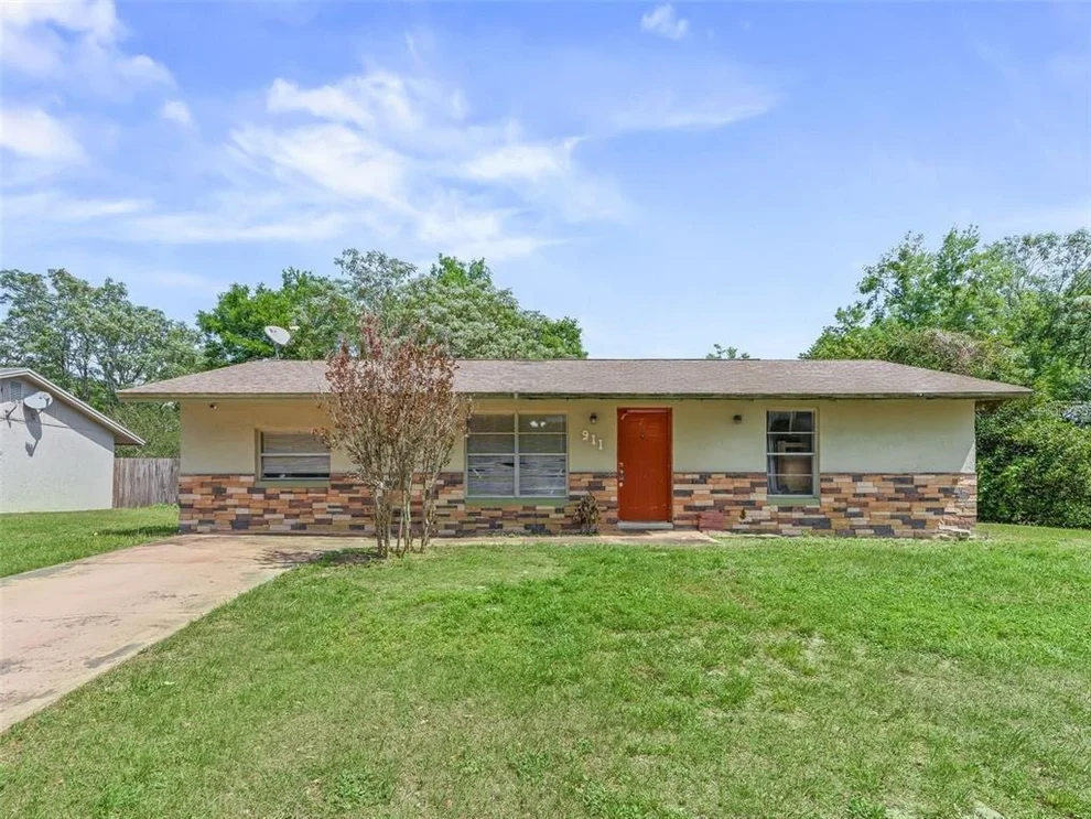 Unit for sale at 911 JACARANDA DRIVE, LADY LAKE, FL 32159