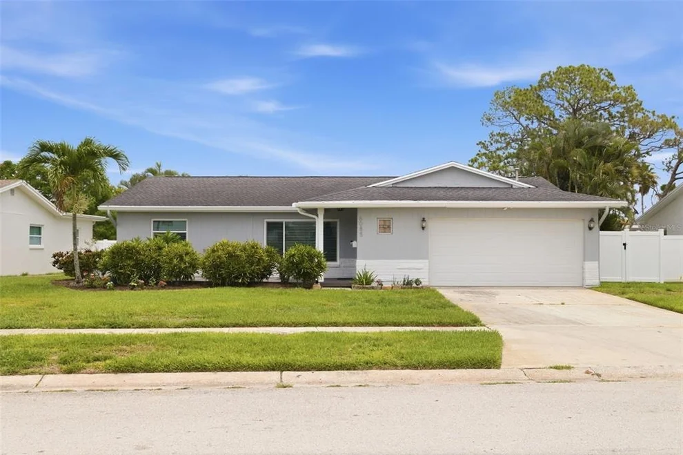 Unit for sale at 6085 TANGLEWOOD DRIVE NE, ST PETERSBURG, FL 33703