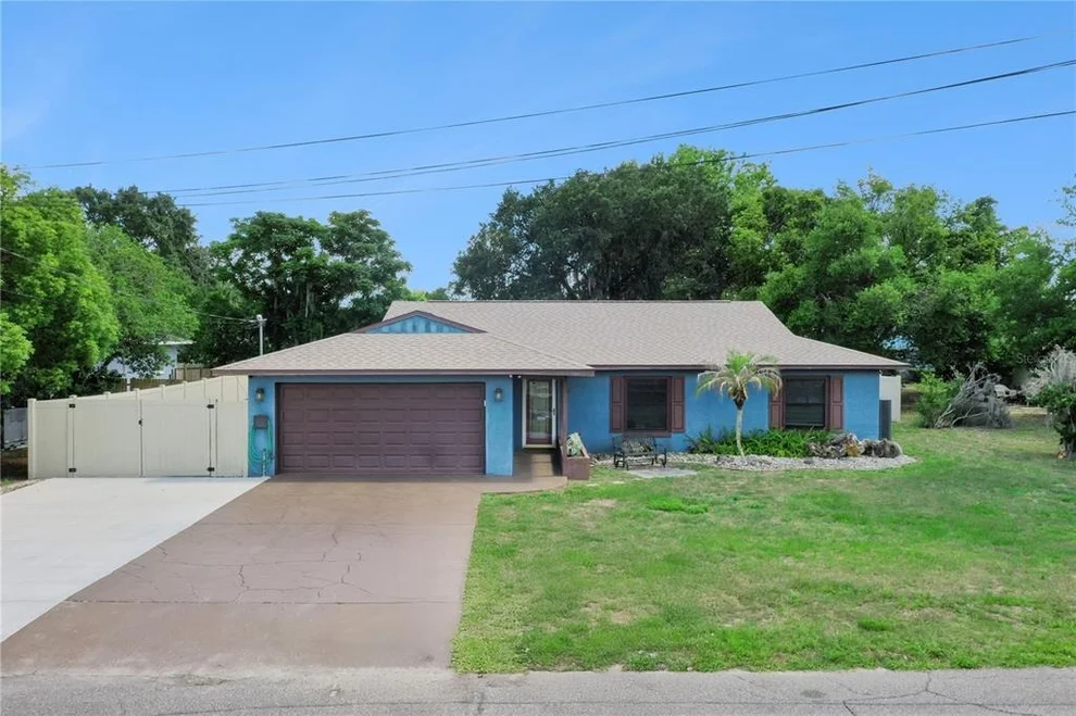 Unit for sale at 380 E LAKE STREET, UMATILLA, FL 32784