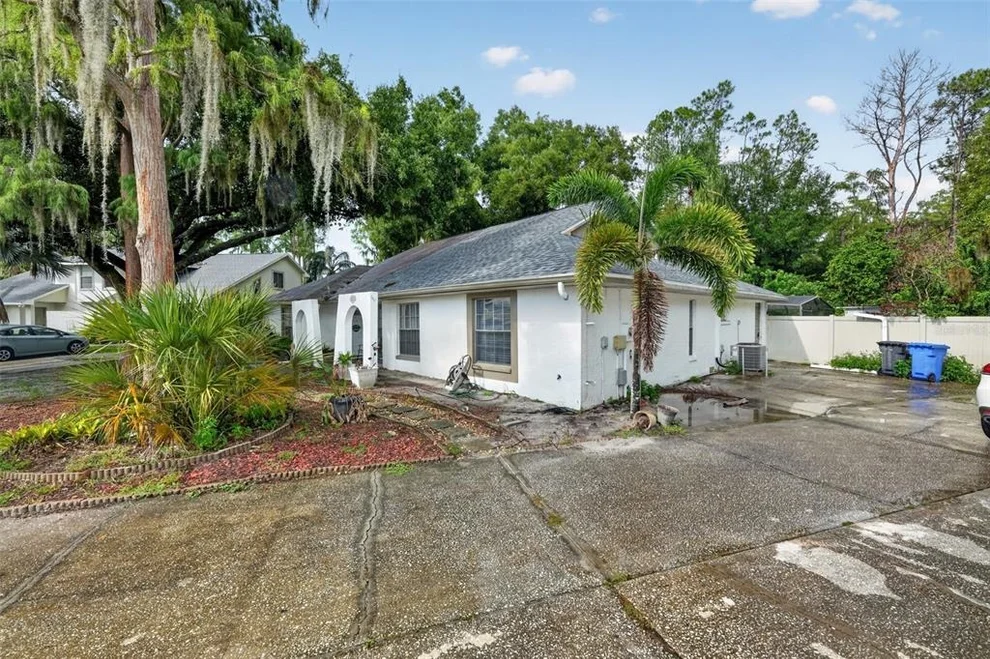 Unit for sale at 3205 LAUREL DALE DRIVE, TAMPA, FL 33618
