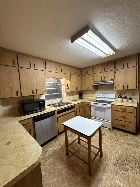 Unit for sale at 301 W LEMON STREET, BOWLING GREEN, FL 33834