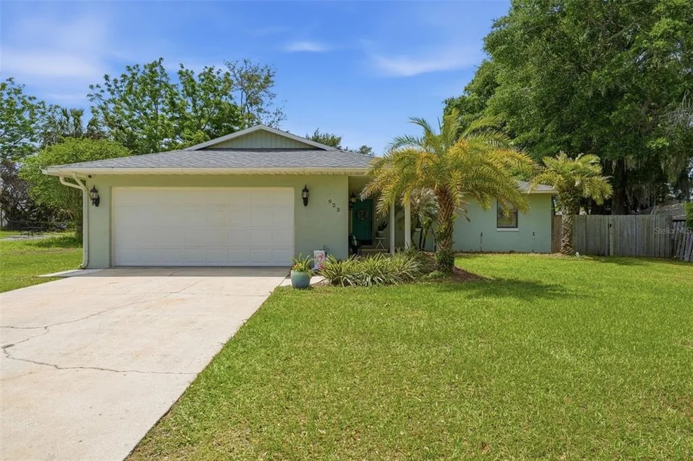 Unit for sale at 923 PARK DRIVE, TAVARES, FL 32778