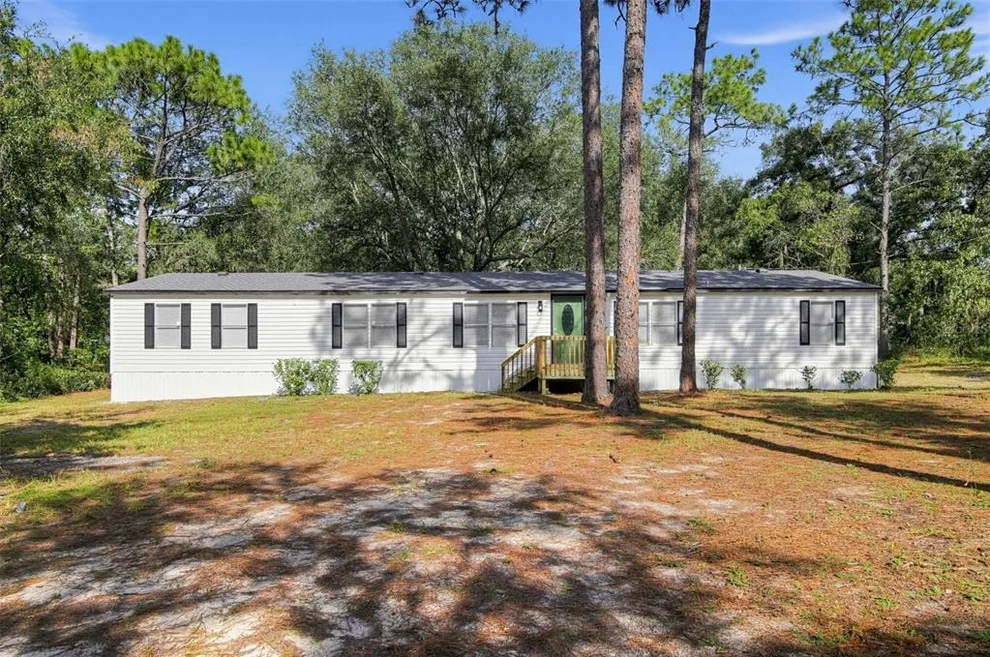 Unit for sale at 124 HOUR GLASS CIRCLE, HAWTHORNE, FL 32640