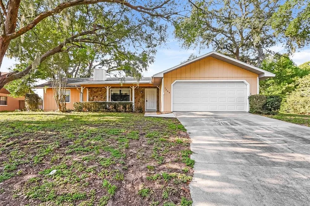 Unit for sale at 1309 COVE PLACE, TAVARES, FL 32778