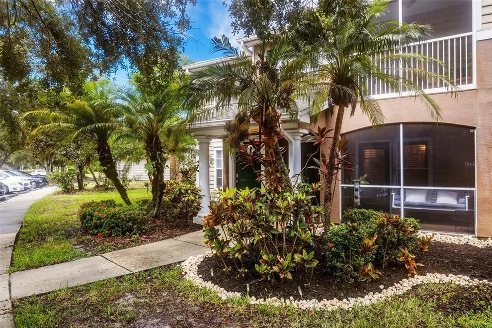 8809 Manor Loop