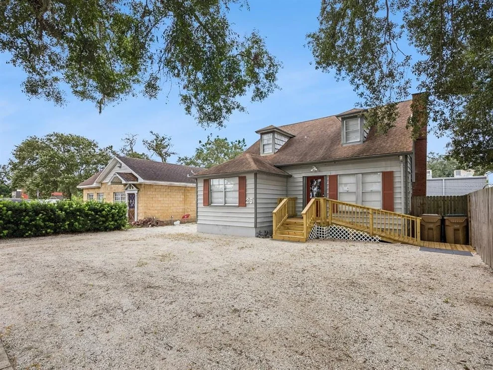Unit for sale at 25 E PINECREST AVENUE, EUSTIS, FL 32726