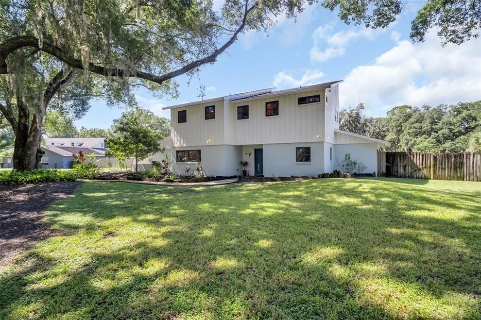 Unit for sale at 810 WARREN ROAD, LUTZ, FL 33548