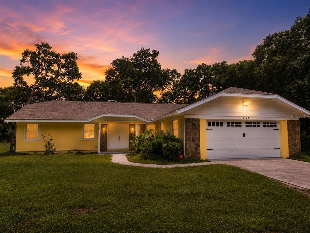Unit for sale at 7838 SLOEWOOD DRIVE, MOUNT DORA, FL 32757
