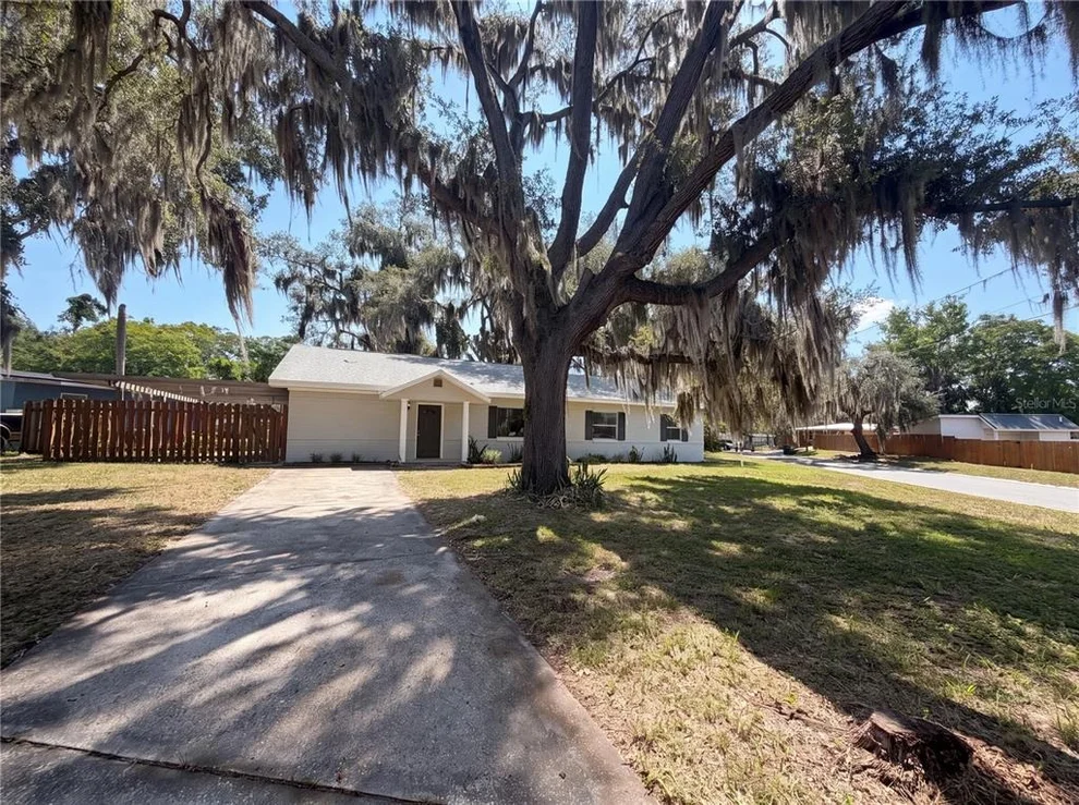 Unit for sale at 900 OAK DRIVE, LEESBURG, FL 34748