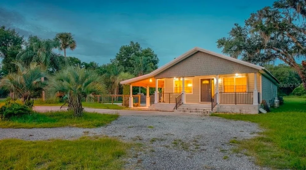 Unit for sale at 909 S COUNTY ROAD 3, PIERSON, FL 32180