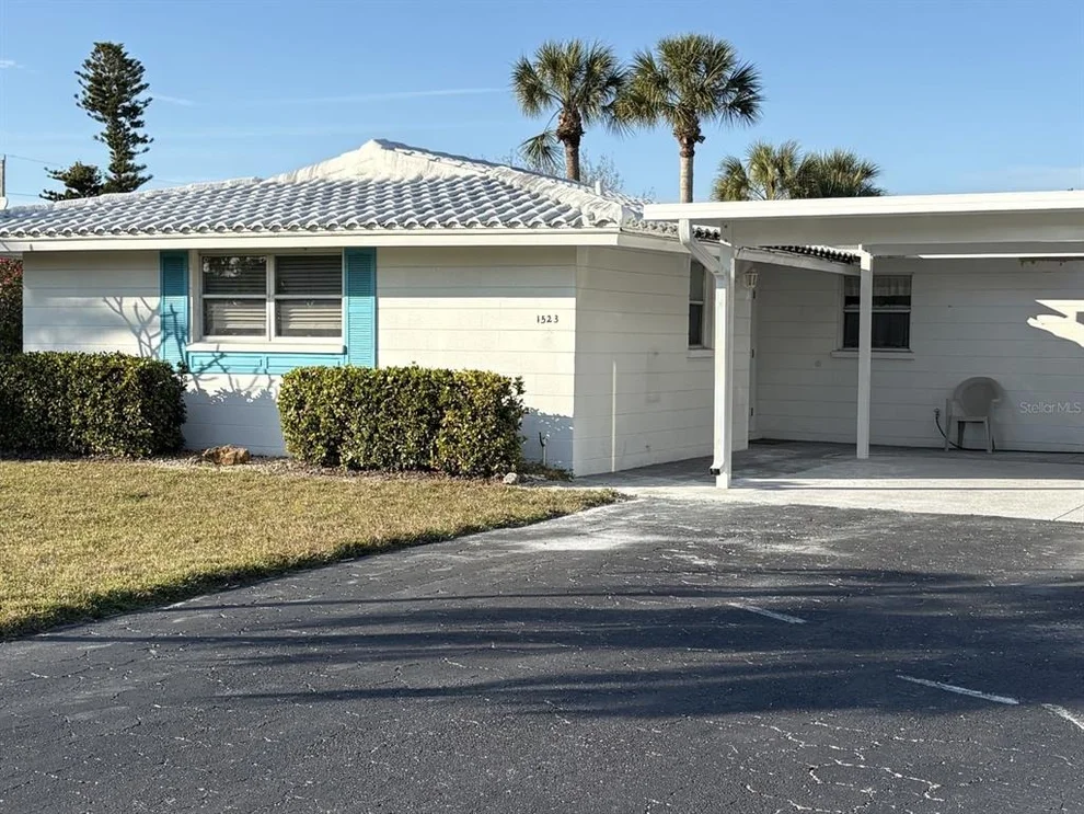 Unit for sale at 1523 LAKESIDE DRIVE, VENICE, FL 34293