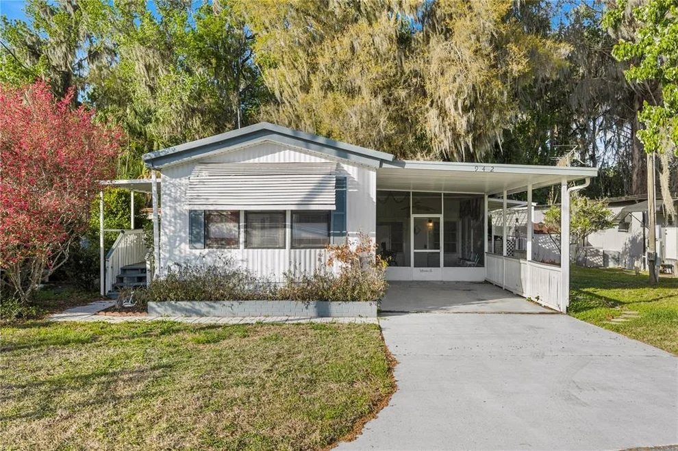 Unit for sale at 942 CR 461, LAKE PANASOFFKEE, FL 33538