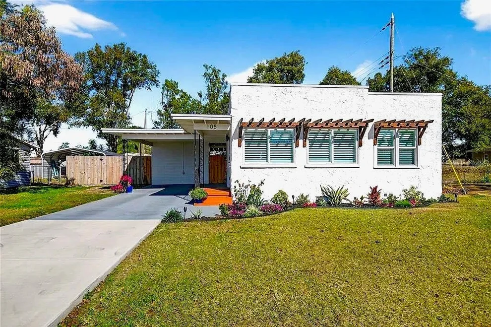 Unit for sale at 105 W GOLF LINKS AVENUE, EUSTIS, FL 32726