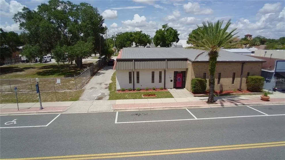 Unit for sale at 208 E LAKE AVENUE, AUBURNDALE, FL 33823