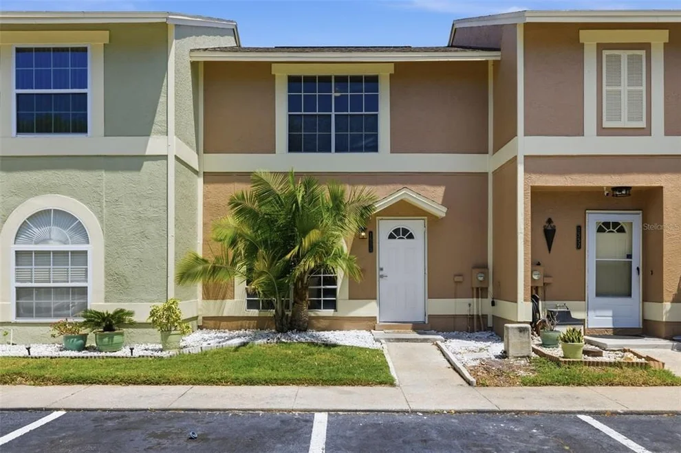 Unit for sale at 1555 CHATEAUX DE VILLE COURT, CLEARWATER, FL 33764