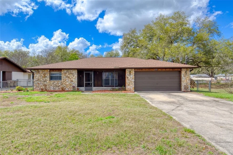 Unit for sale at 27727 LOIS DRIVE, TAVARES, FL 32778